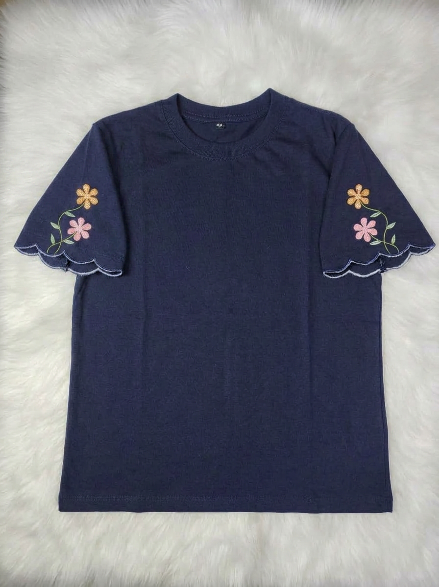 T-Shirt Bordada Floral Marinho